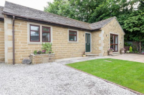 Large 2-Bedroom Bungalow near Airedale Hospital, Keighley, Ideal for Contractors & Long Stays - NordStay